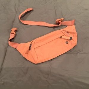 Lululemon fannypack!